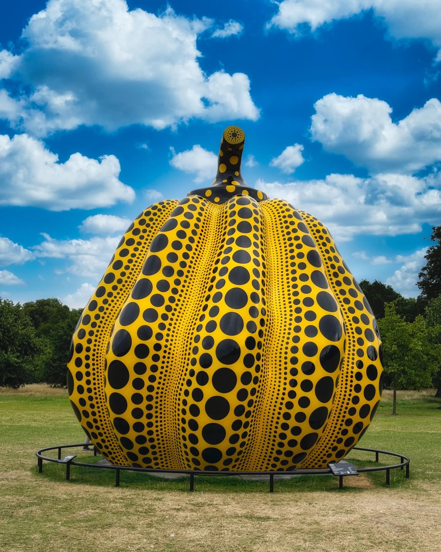 Yayoi Kusama ’s Iconic Pumpkin Sculpture to Kensington Gardens