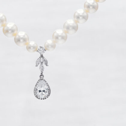 Vivian Classic Tear Pearl Necklace